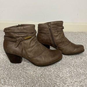 Brown ankle boots size 6.5